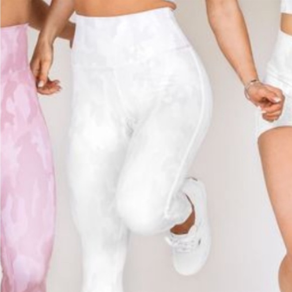 Buff Bunny Snow Camo Leggings Size XL - Picture 2 of 8